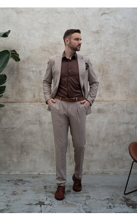Béžovo-hnědý pánský komfortní oblek s pružným pasem, model Giorgio