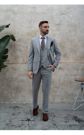 Světle šedý pánský oblek s vestou, model Marcello